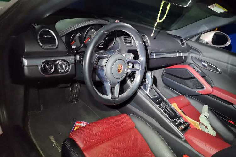 Used Porsche 718 2020 Boxster 2.0T Center Console