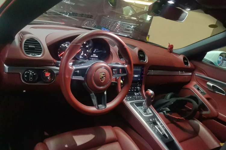 Used Porsche 718 2020 Boxster 2.0T Center Console