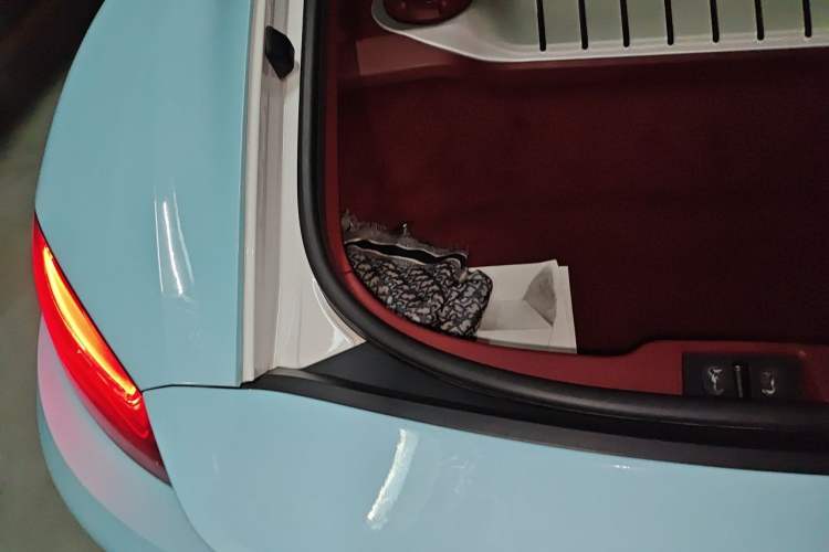 Used Porsche 718 2020 Cayman 2.0T Engine Bay Right