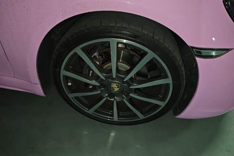 Used Porsche 718 2020 Cayman 2.0T Right Front Wheel Hub