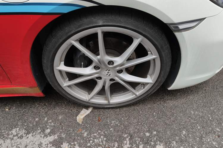 Used Porsche 718 2020 Cayman 2.0T Right Front Wheel Hub