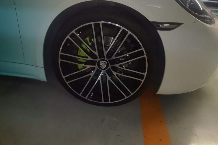 Used Porsche 718 2020 Boxster 2.0T Right Front Wheel Hub