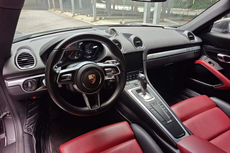 Used Porsche 718 2020 Cayman 2.0T Center Console