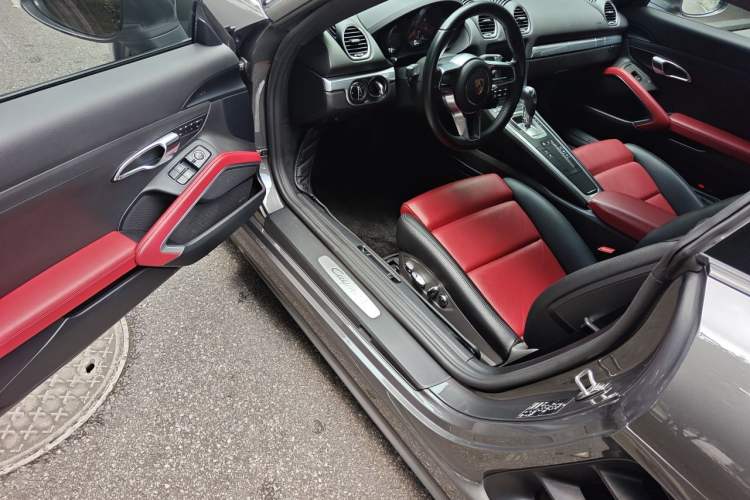 Used Porsche 718 2020 Cayman 2.0T Driver Seat