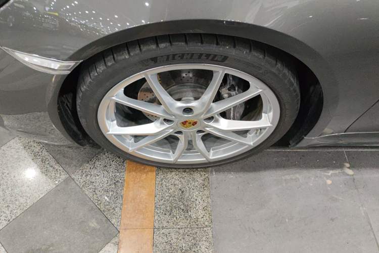 Used Porsche 718 2020 Boxster 2.0T Left Front Wheel Hub