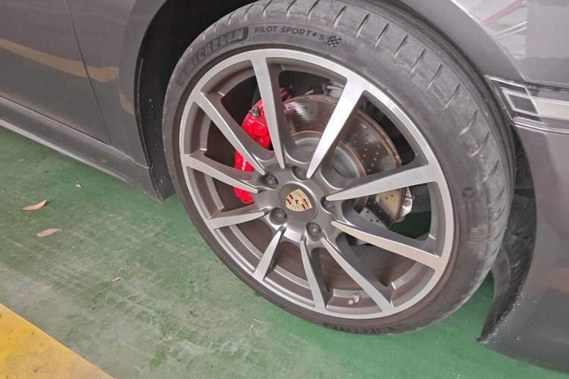 Used Porsche 718 2020 Boxster 2.0T Right Front Wheel Hub