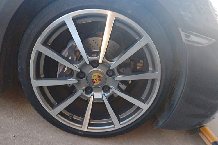 Used Porsche 718 2020 Cayman 2.0T Right Front Wheel Hub