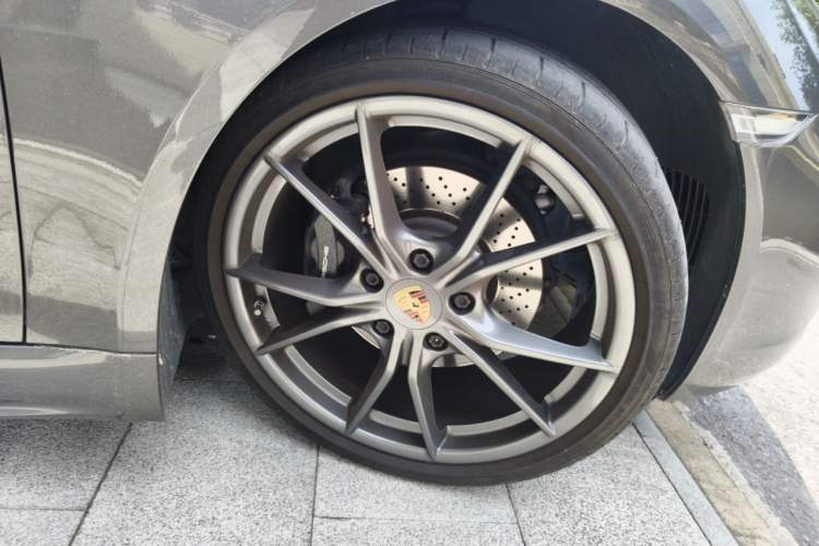 Used Porsche 718 2020 Cayman 2.0T Right Front Wheel Hub