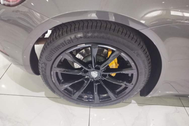 Used Porsche 718 2020 Cayman 2.0T Right Rear Wheel Hub