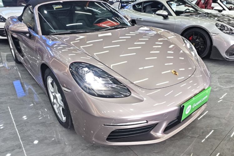 Used Porsche 718 2020 Boxster 2.0T Front Right 45 Deg