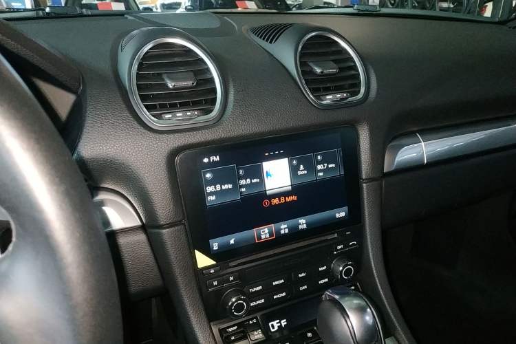 Used Porsche 718 2020 Cayman 2.0T Audio And AC Panel