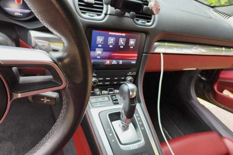 Used Porsche 718 2020 Cayman 2.0T Audio And AC Panel