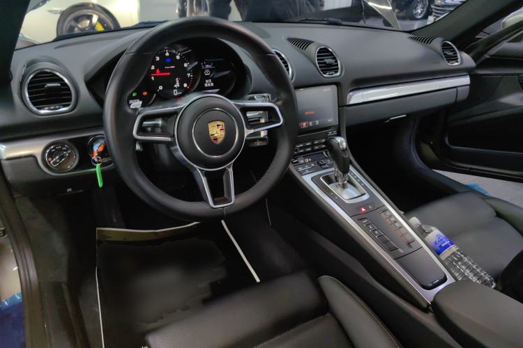 Used Porsche 718 2020 Cayman 2.0T Center Console
