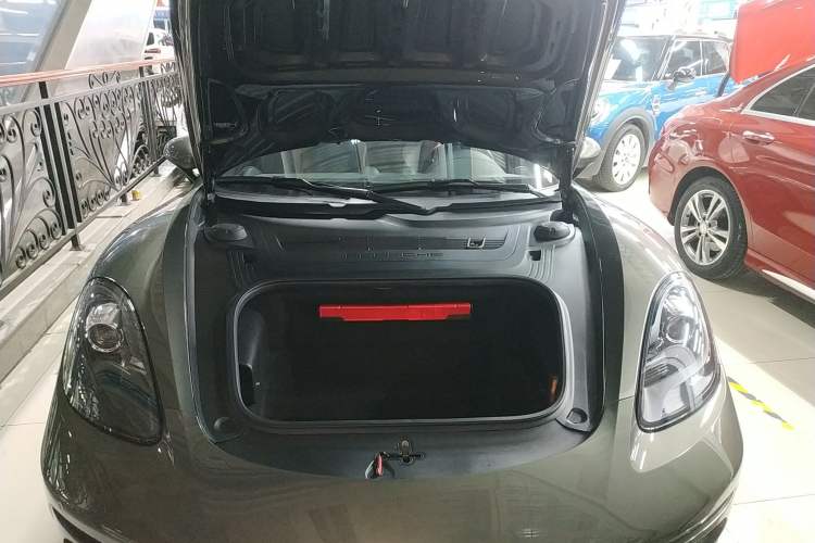 Used Porsche 718 2020 Cayman 2.0T Engine Bay