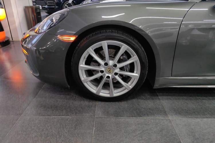 Used Porsche 718 2020 Cayman 2.0T Left Front Wheel Hub