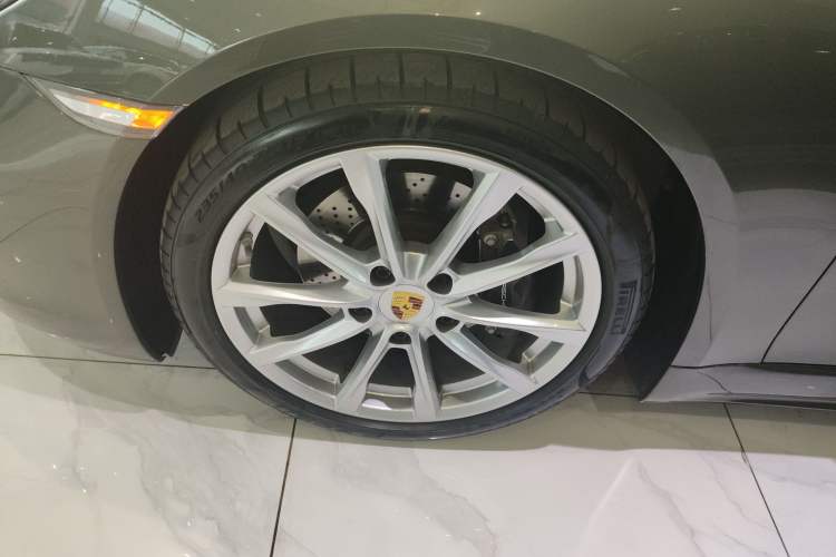Used Porsche 718 2020 Cayman 2.0T Left Front Wheel Hub