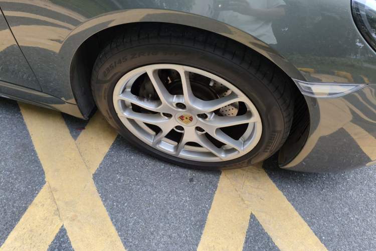 Used Porsche 718 2020 Cayman 2.0T Right Front Wheel Hub
