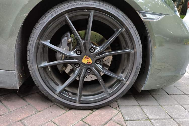 Used Porsche 718 2020 Boxster 2.0T Right Front Wheel Hub