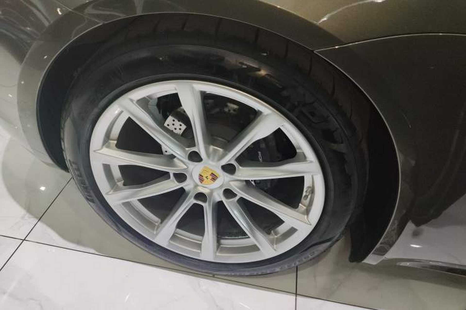 Used Porsche 718 2020 Cayman 2.0T Right Rear Wheel Hub