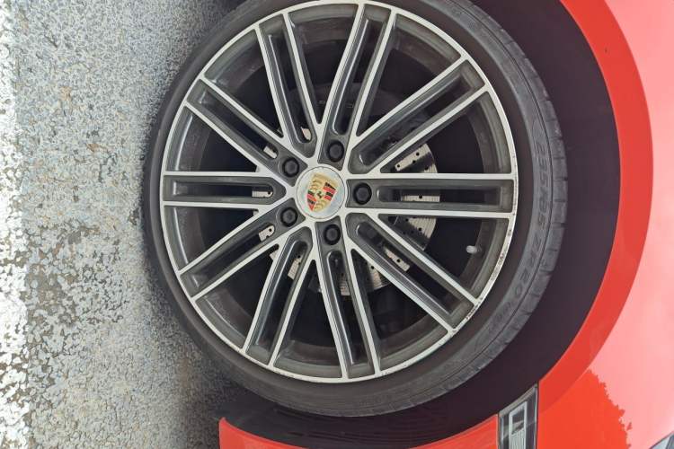 Used Porsche 718 2020 Cayman 2.0T Right Front Wheel Hub