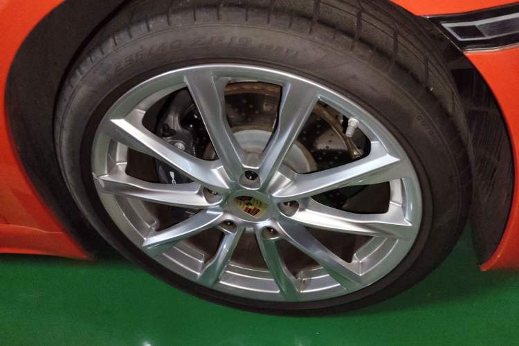 Used Porsche 718 2020 Cayman 2.0T Right Front Wheel Hub