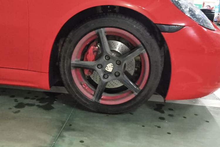Used Porsche 718 2020 Boxster 2.0T Right Front Wheel Hub