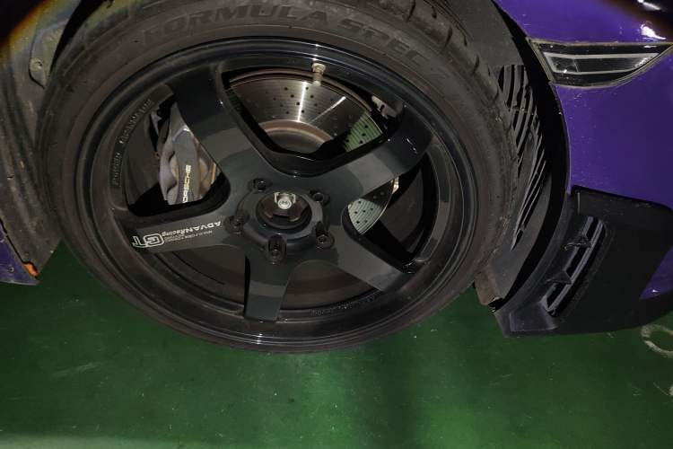 Used Porsche 718 2020 Cayman 2.0T Right Front Wheel Hub