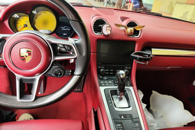 Used Porsche 718 2020 Cayman S 2.5T Center Console