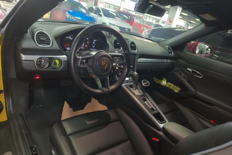 Used Porsche 718 2020 Boxster 2.0T Center Console