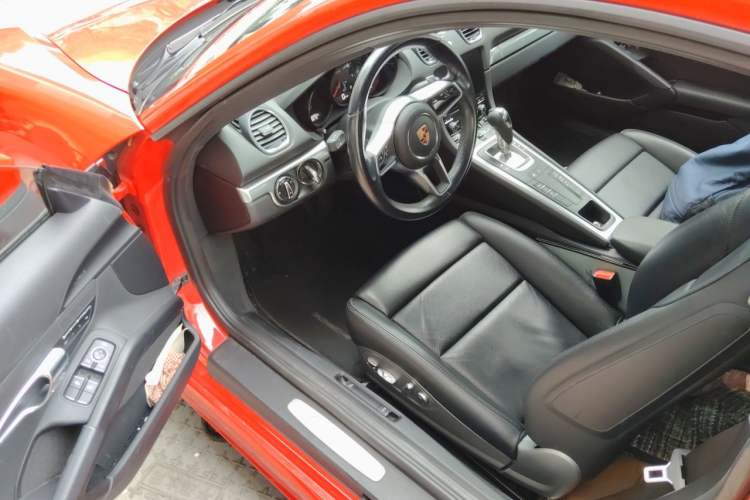 Used Porsche 718 2020 Cayman 2.0T Driver Seat
