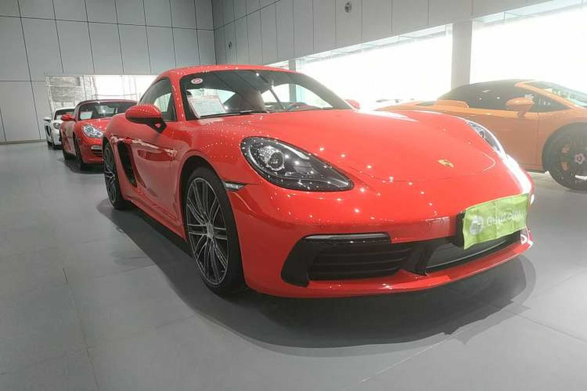 Used Porsche 718 2020 Cayman 2.0T Front Right 45 Deg