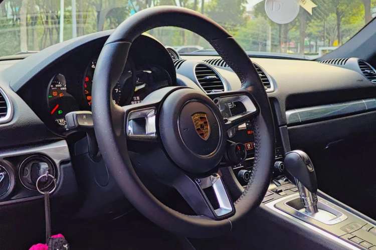 Used Porsche 718 2020 Cayman 2.0T Interior 1