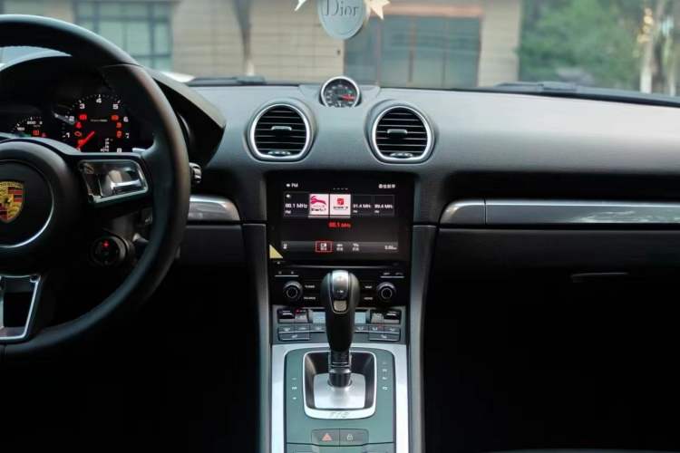 Used Porsche 718 2020 Cayman 2.0T Interior 3