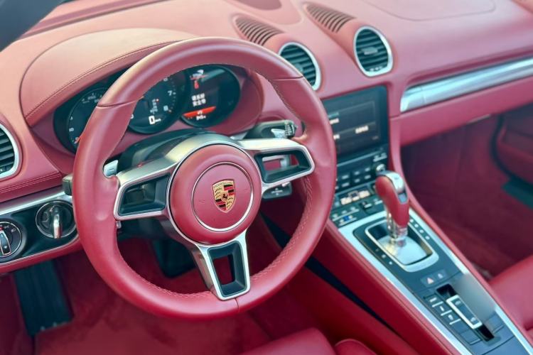 Used Porsche 718 2020 Boxster 2.0T Interior 3