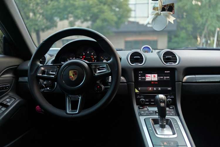 Used Porsche 718 2020 Cayman 2.0T Interior 4
