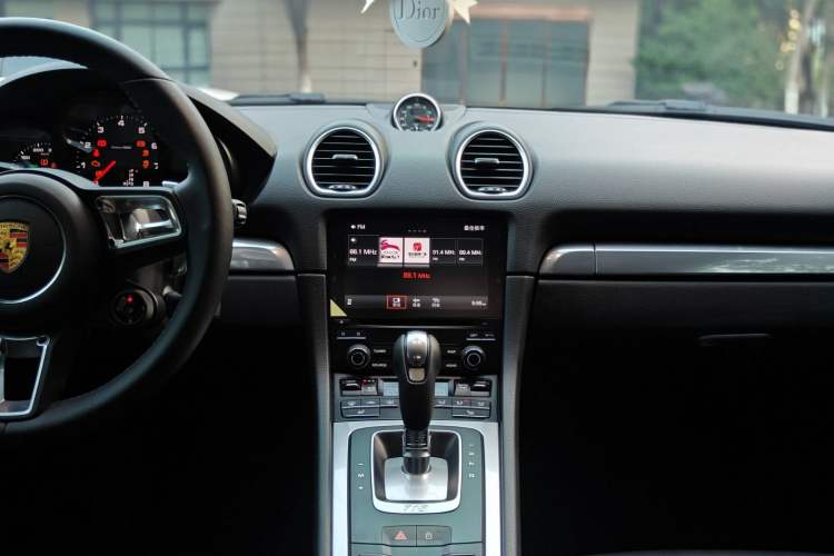 Used Porsche 718 2020 Cayman 2.0T Interior 5
