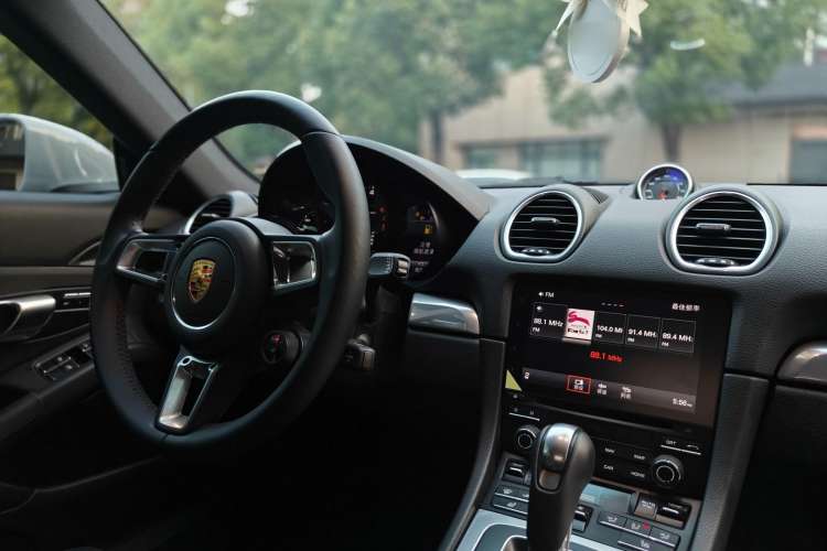 Used Porsche 718 2020 Cayman 2.0T Interior 6