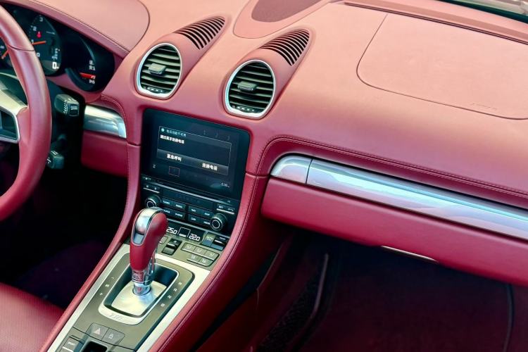Used Porsche 718 2020 Boxster 2.0T Interior 9