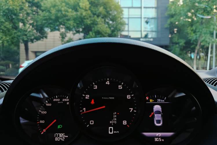 Used Porsche 718 2020 Cayman 2.0T Odometer Close Up