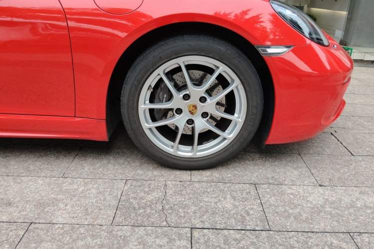 Used Porsche 718 2020 Cayman 2.0T Right Front Wheel Hub
