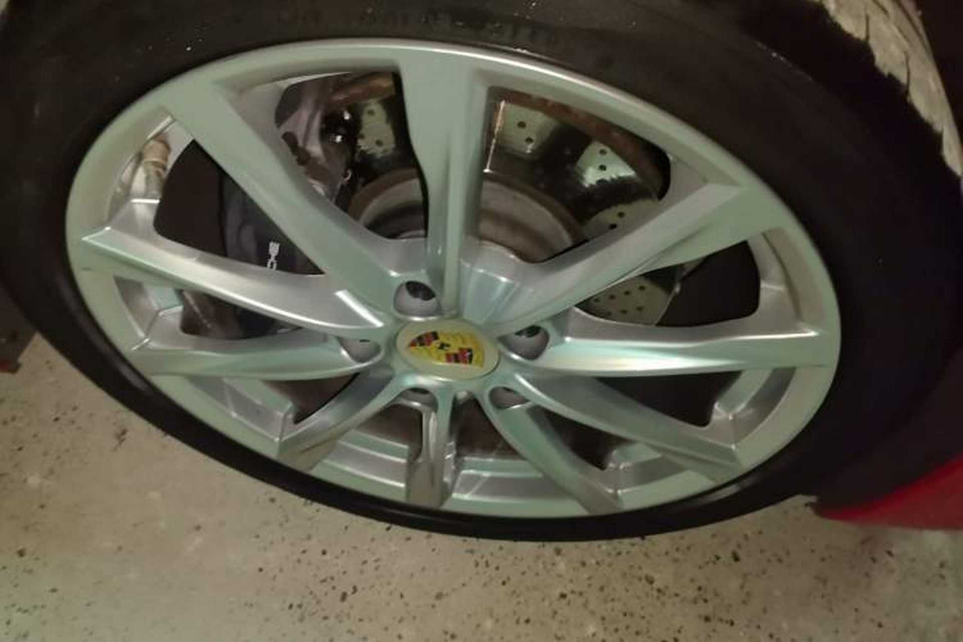 Used Porsche 718 2020 Boxster 2.0T Right Front Wheel Hub