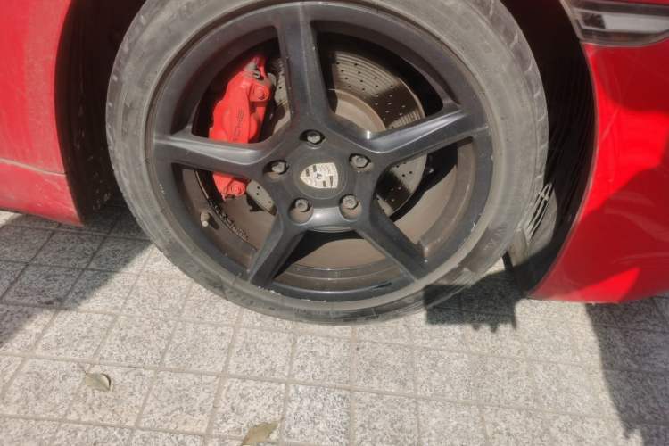 Used Porsche 718 2020 Boxster 2.0T Right Front Wheel Hub