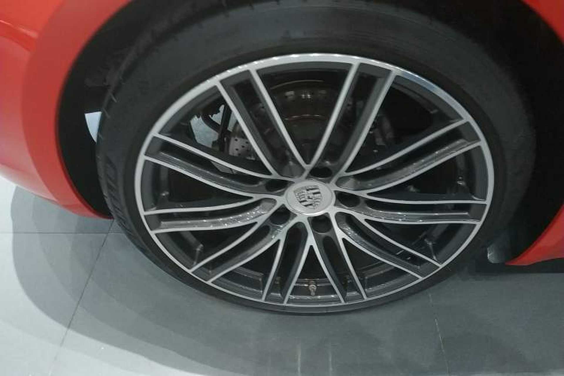 Used Porsche 718 2020 Cayman 2.0T Right Rear Wheel Hub