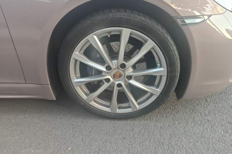 Used Porsche 718 2020 Cayman 2.0T Right Front Wheel Hub