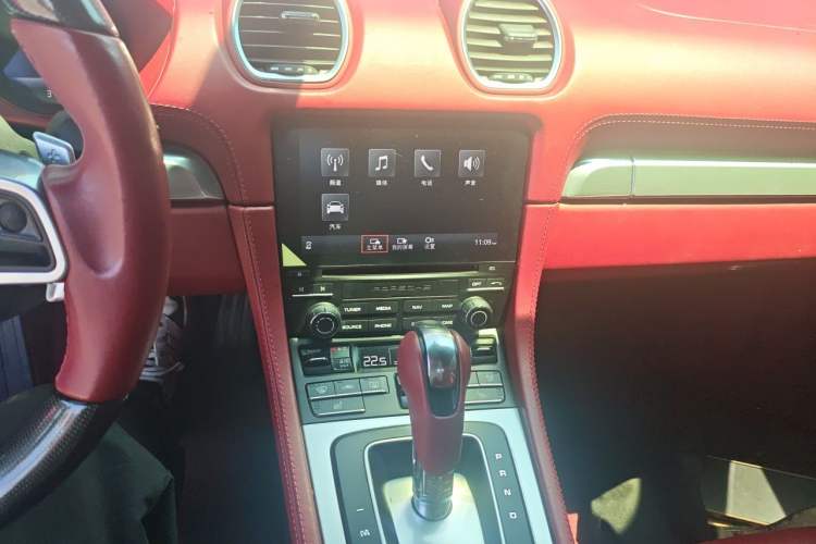 Used Porsche 718 2020 Cayman 2.0T Audio And AC Panel