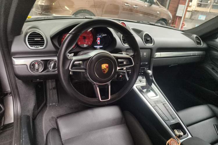 Used Porsche 718 2020 Cayman 2.0T Center Console
