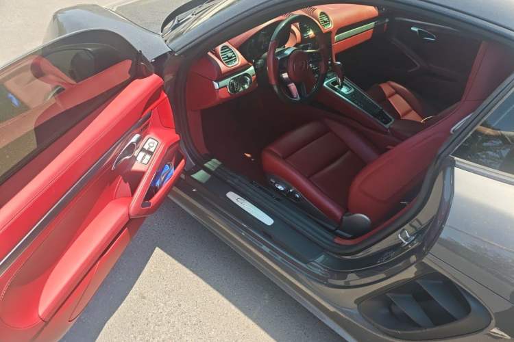 Used Porsche 718 2020 Cayman 2.0T Driver Seat