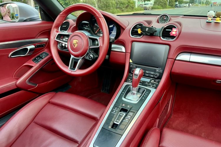 Used Porsche 718 2020 Boxster 2.0T Interior 2