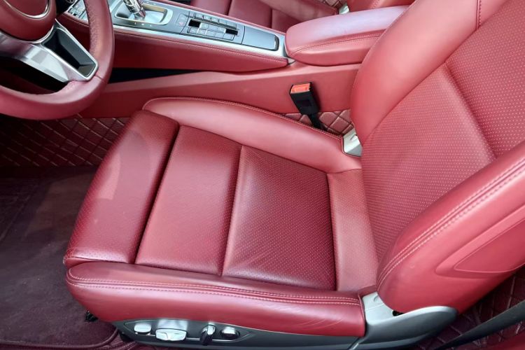 Used Porsche 718 2020 Boxster 2.0T Interior 3