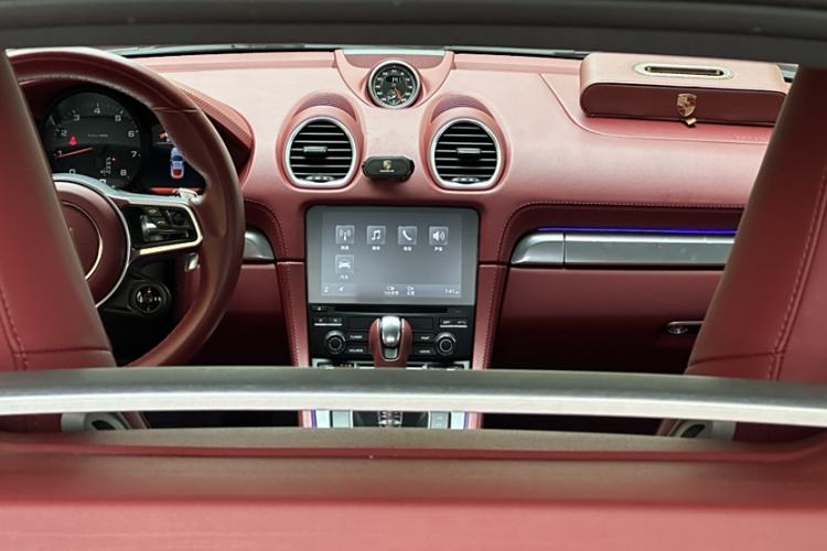 Used Porsche 718 2020 Cayman 2.0T Interior 3
